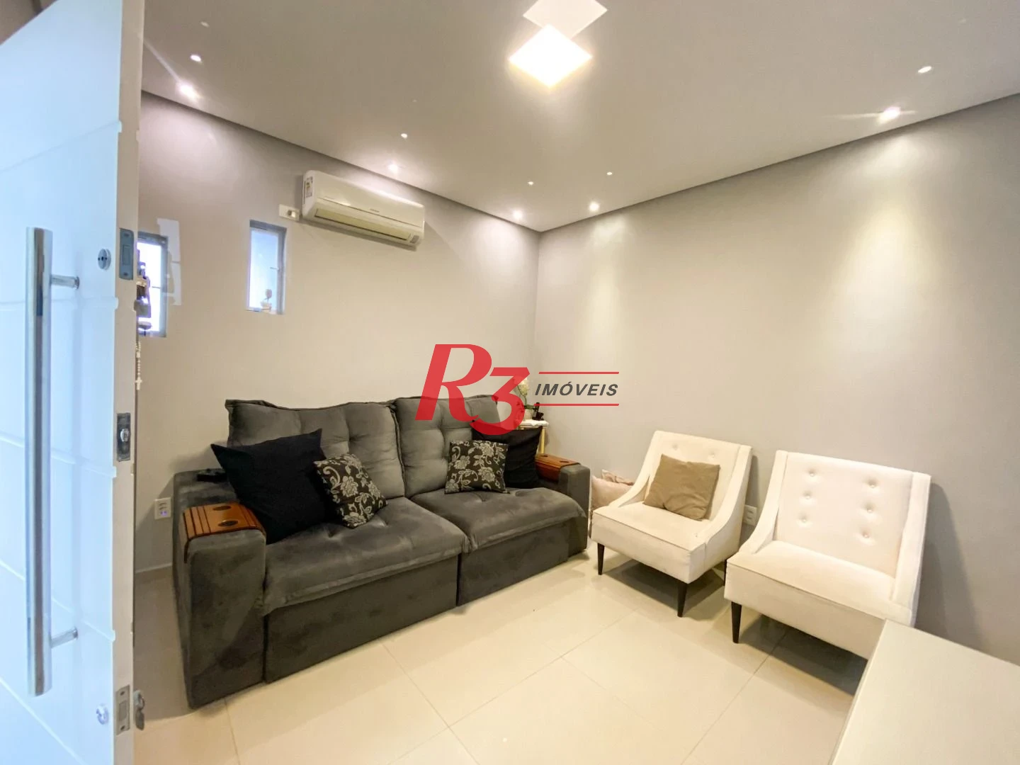 Sobrado com 3 dormitórios à venda, 130 m² por R$ 1.180.000,00 - José Menino - Santos/SP