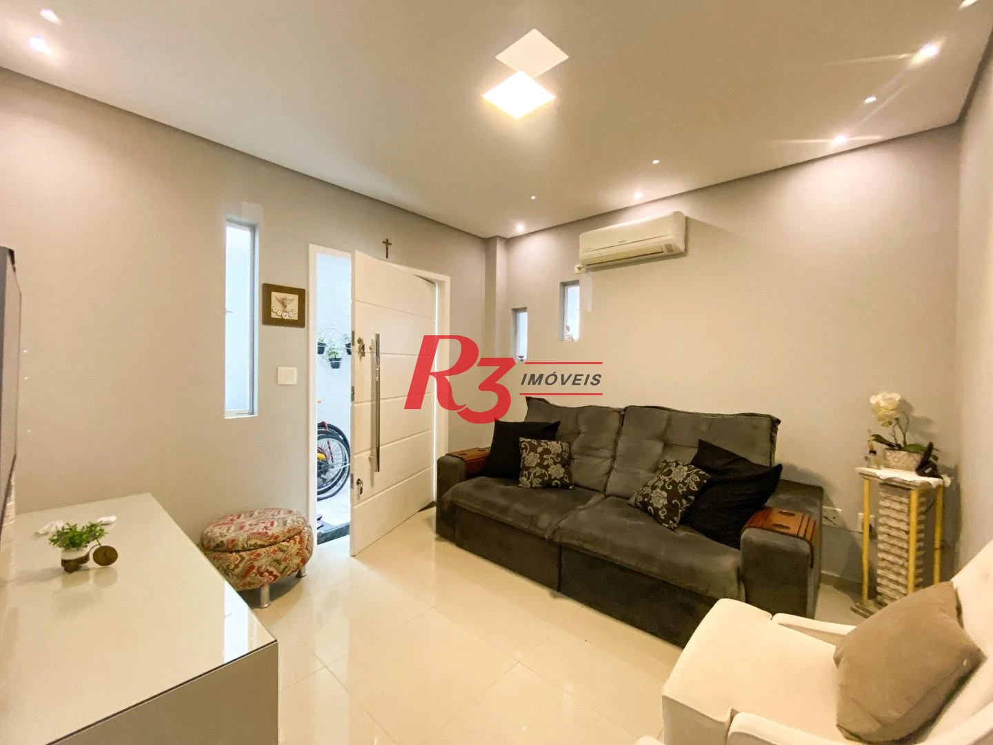Sobrado com 3 dormitórios à venda, 130 m² por R$ 1.180.000,00 - José Menino - Santos/SP