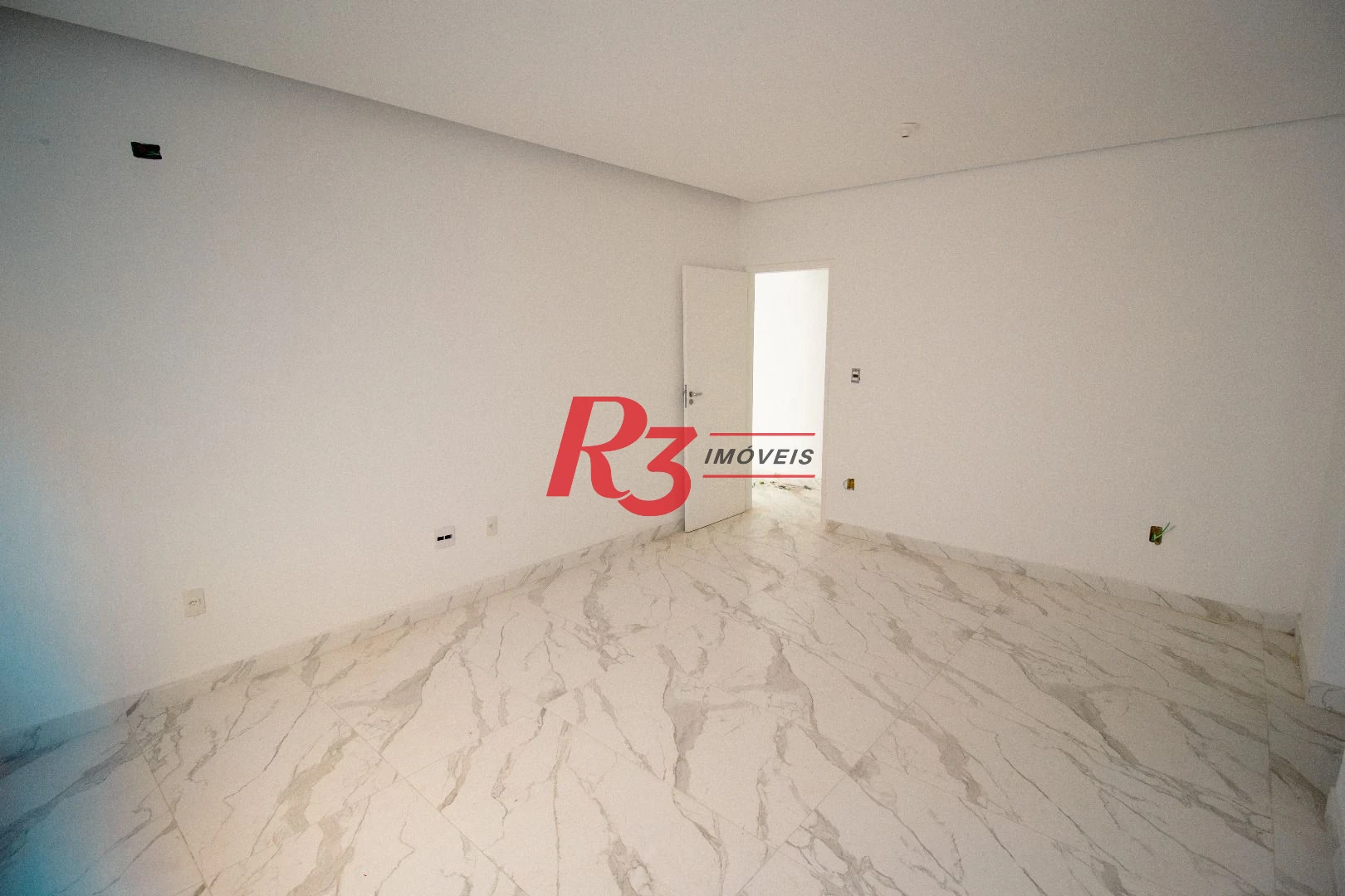 Casa com 3 dormitórios à venda, 236 m² por R$ 2.200.000,00 - Embaré - Santos/SP