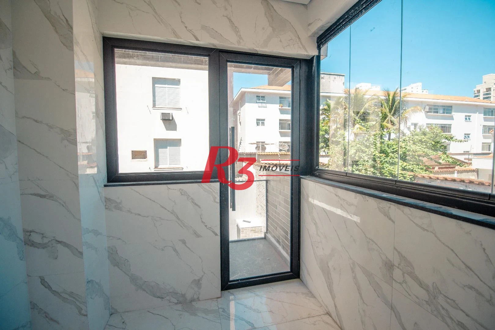Casa com 3 dormitórios à venda, 236 m² por R$ 2.200.000,00 - Embaré - Santos/SP