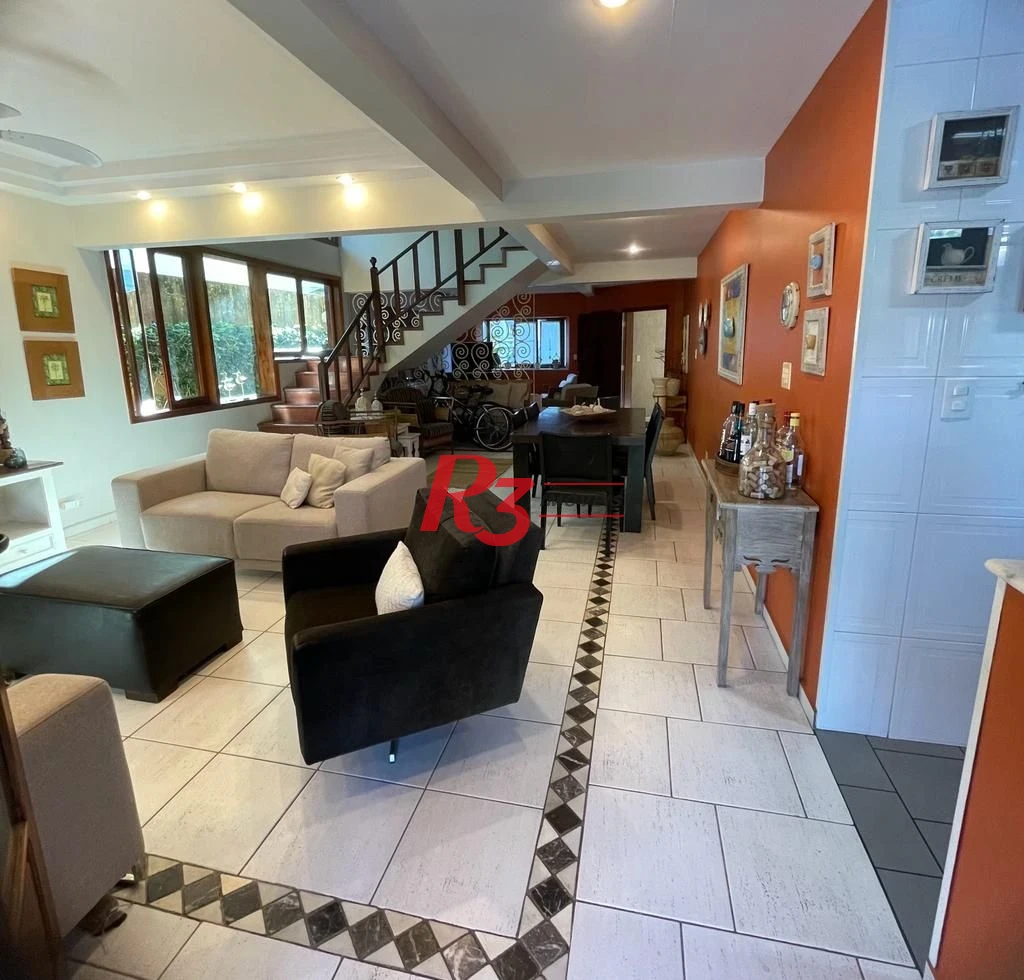 Casa com 4 dormitórios à venda, 247 m² por R$ 1.800.000,00 - Balneário Praia do Pernambuco - Guarujá/SP