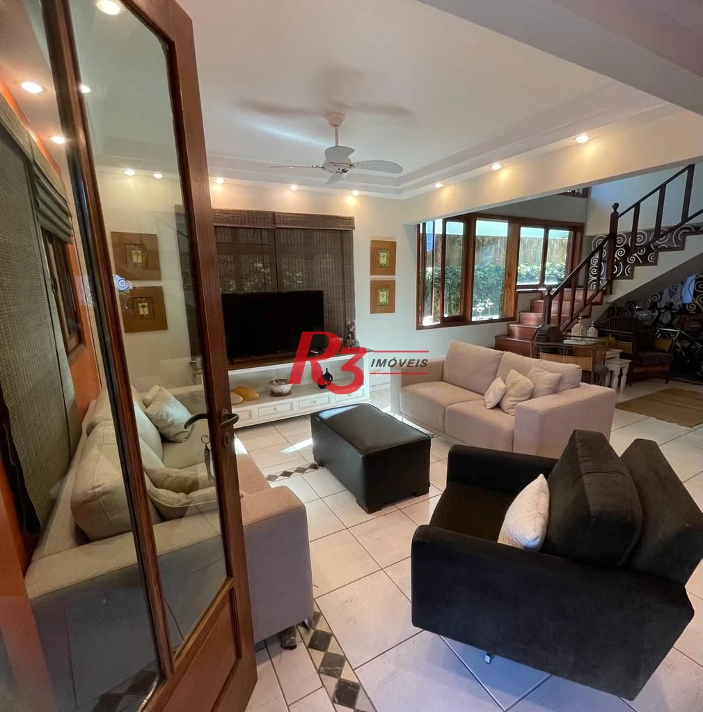 Casa com 4 dormitórios à venda, 247 m² por R$ 1.800.000,00 - Balneário Praia do Pernambuco - Guarujá/SP
