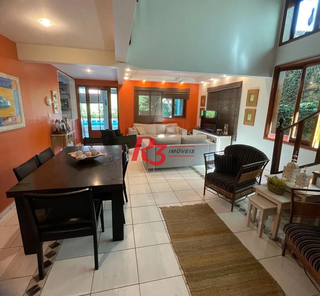 Casa com 4 dormitórios à venda, 247 m² por R$ 1.800.000,00 - Balneário Praia do Pernambuco - Guarujá/SP