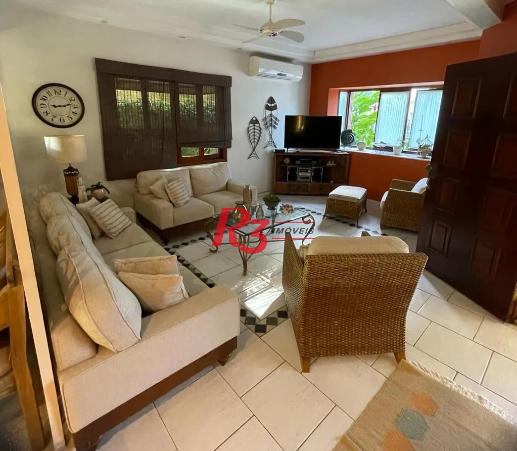 Casa com 4 dormitórios à venda, 247 m² por R$ 1.800.000,00 - Balneário Praia do Pernambuco - Guarujá/SP
