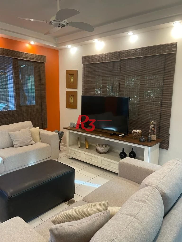Casa com 4 dormitórios à venda, 247 m² por R$ 1.800.000,00 - Balneário Praia do Pernambuco - Guarujá/SP