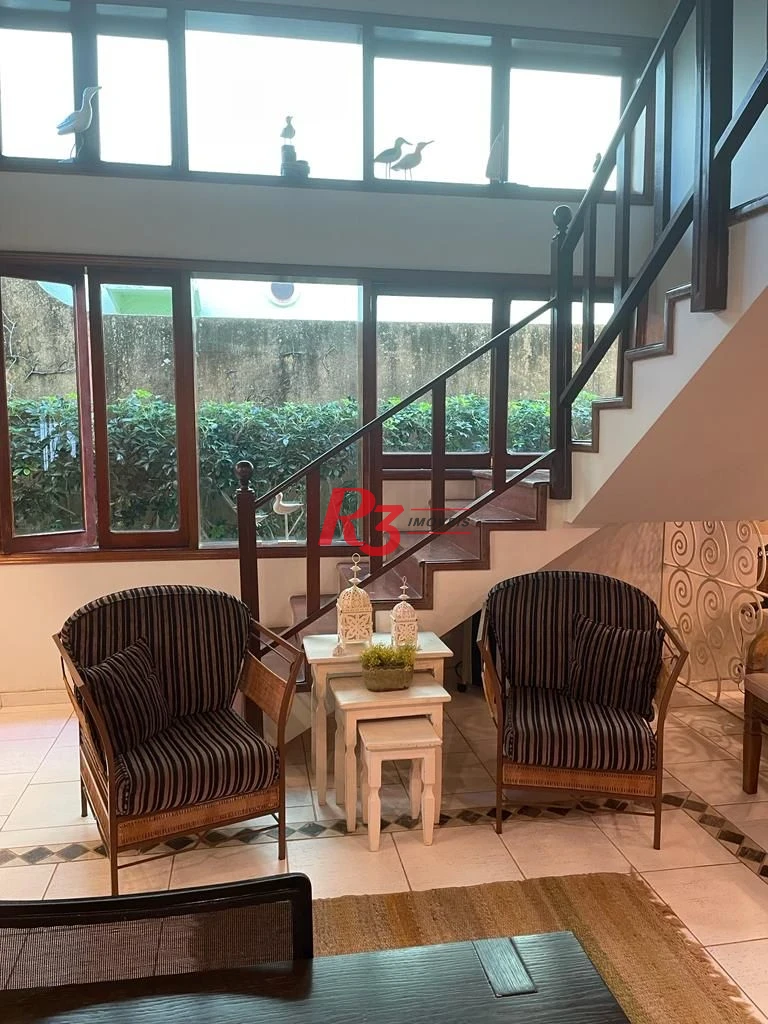 Casa com 4 dormitórios à venda, 247 m² por R$ 1.800.000,00 - Balneário Praia do Pernambuco - Guarujá/SP