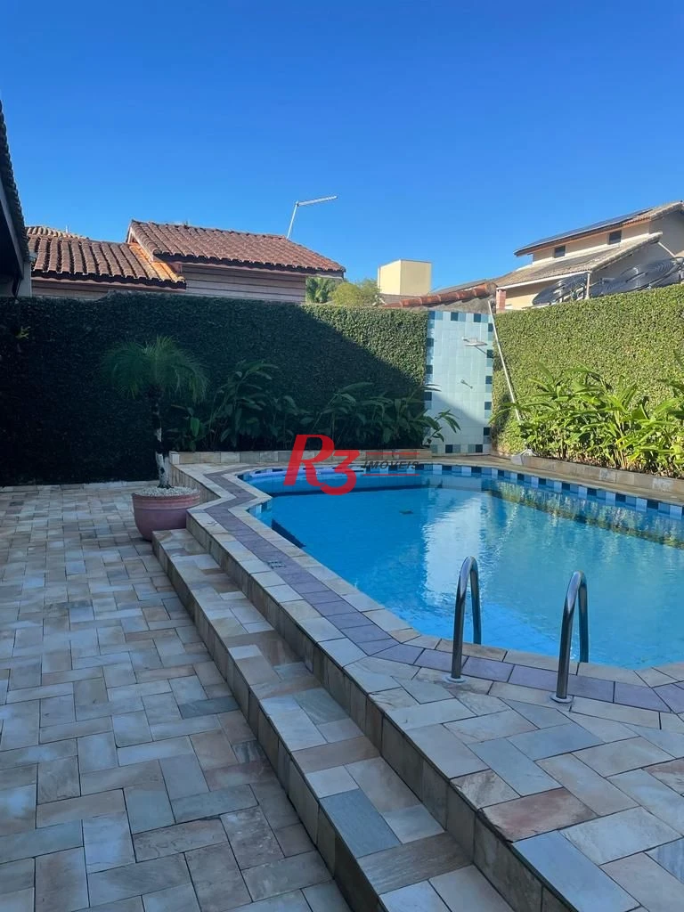Casa com 4 dormitórios à venda, 247 m² por R$ 1.800.000,00 - Balneário Praia do Pernambuco - Guarujá/SP