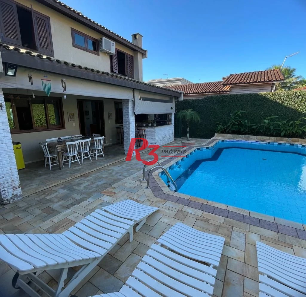 Casa com 4 dormitórios à venda, 247 m² por R$ 1.800.000,00 - Balneário Praia do Pernambuco - Guarujá/SP