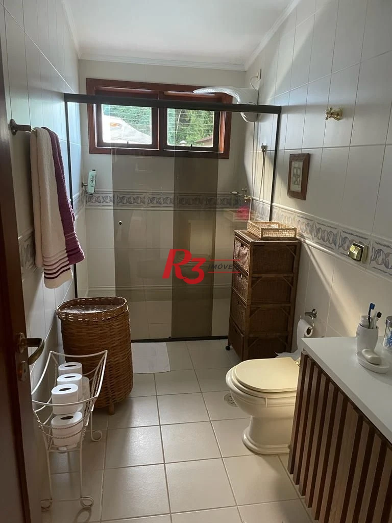 Casa com 4 dormitórios à venda, 247 m² por R$ 1.800.000,00 - Balneário Praia do Pernambuco - Guarujá/SP