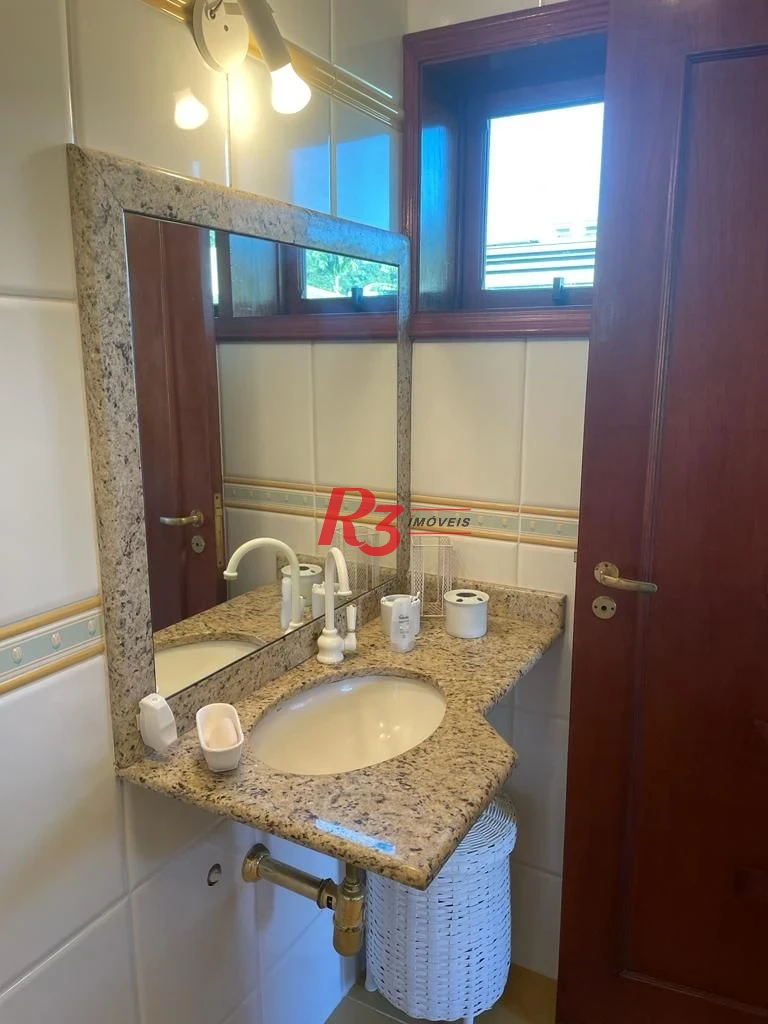Casa com 4 dormitórios à venda, 247 m² por R$ 1.800.000,00 - Balneário Praia do Pernambuco - Guarujá/SP