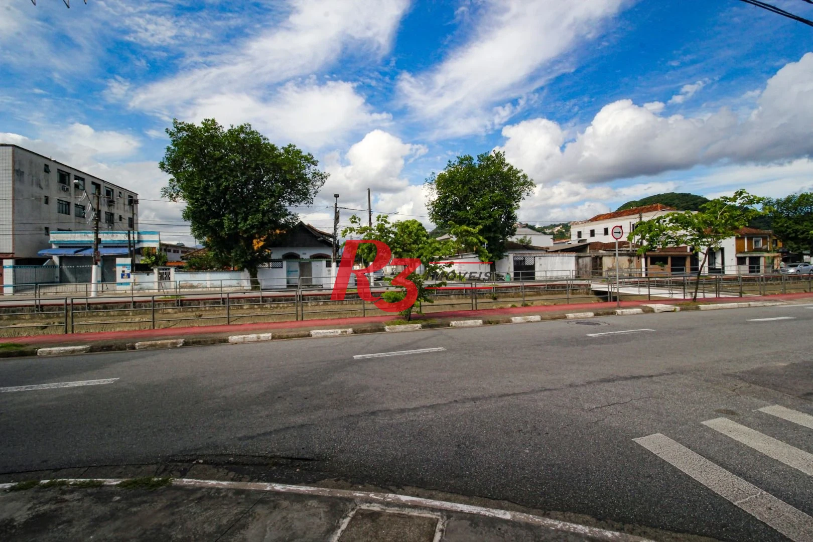 Prédio à venda, 400 m² por R$ 1.350.000,00 - Areia Branca - Santos/SP