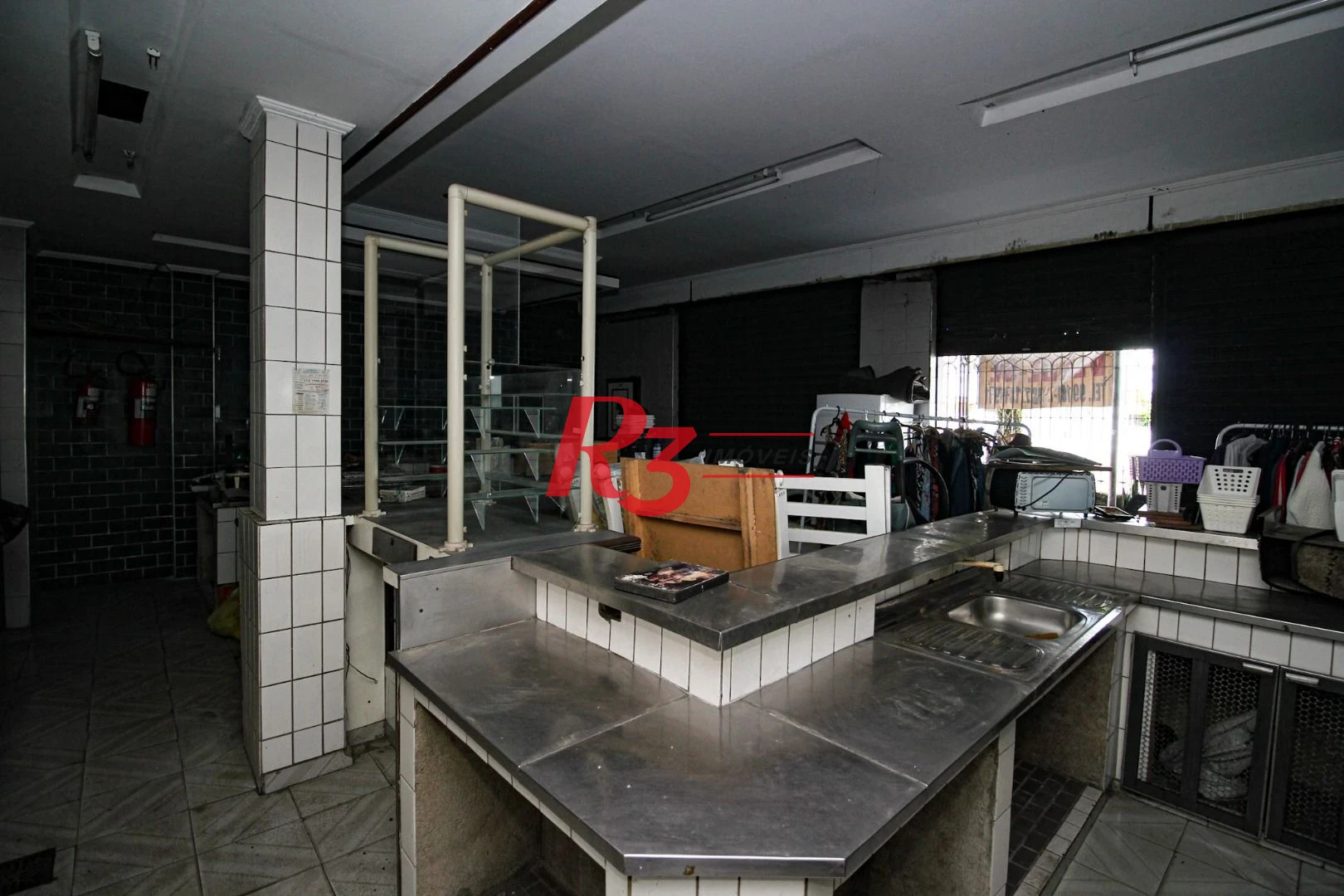Prédio à venda, 400 m² por R$ 1.350.000,00 - Areia Branca - Santos/SP
