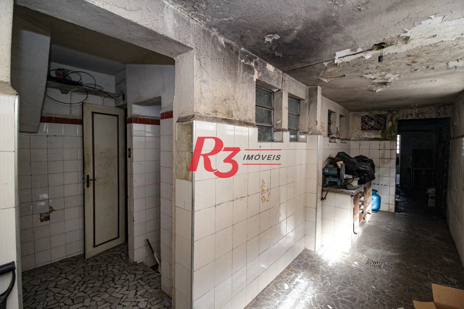 Prédio à venda, 400 m² por R$ 1.350.000,00 - Areia Branca - Santos/SP