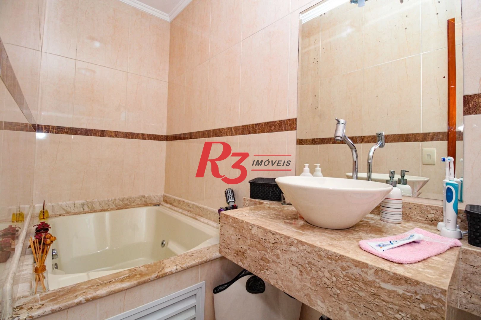 Sobrado à venda, 227 m² por R$ 1.700.000,00 - Boqueirão - Santos/SP
