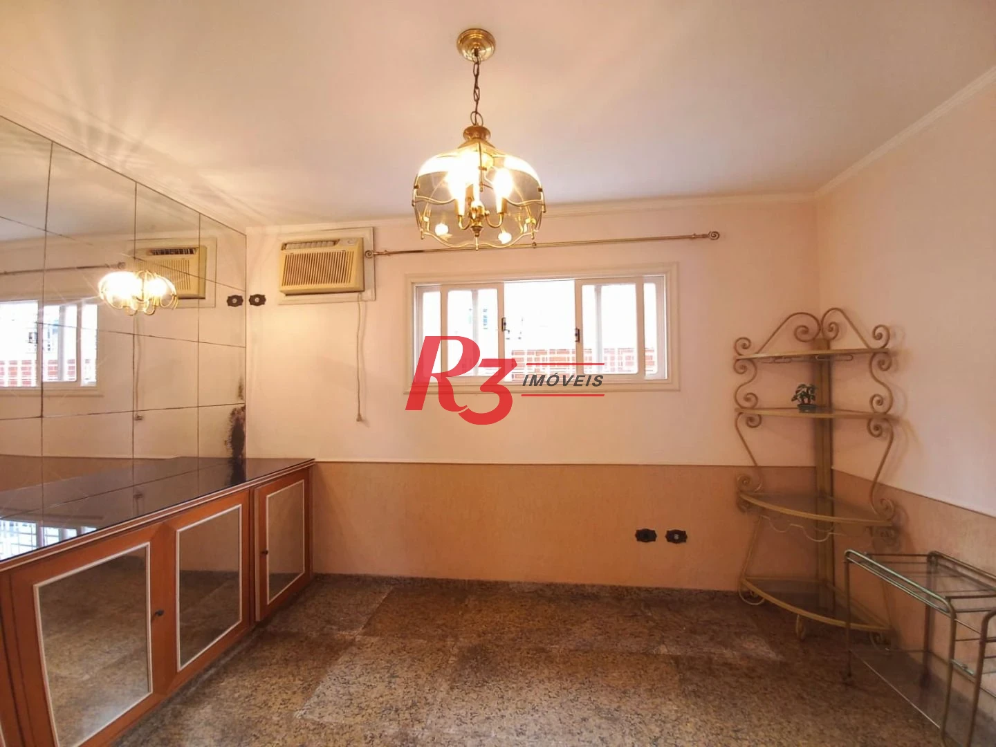 Sobrado com 3 dormitórios à venda, 131 m² por R$ 980.000,00 - Boqueirão - Santos/SP