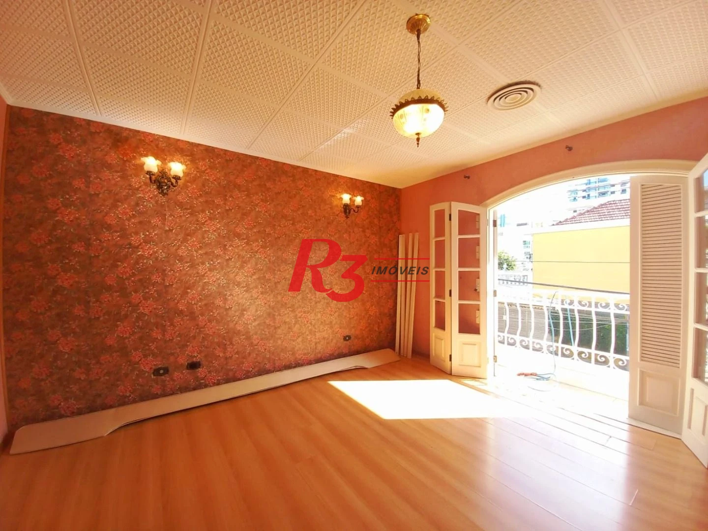 Sobrado com 3 dormitórios à venda, 131 m² por R$ 980.000,00 - Boqueirão - Santos/SP