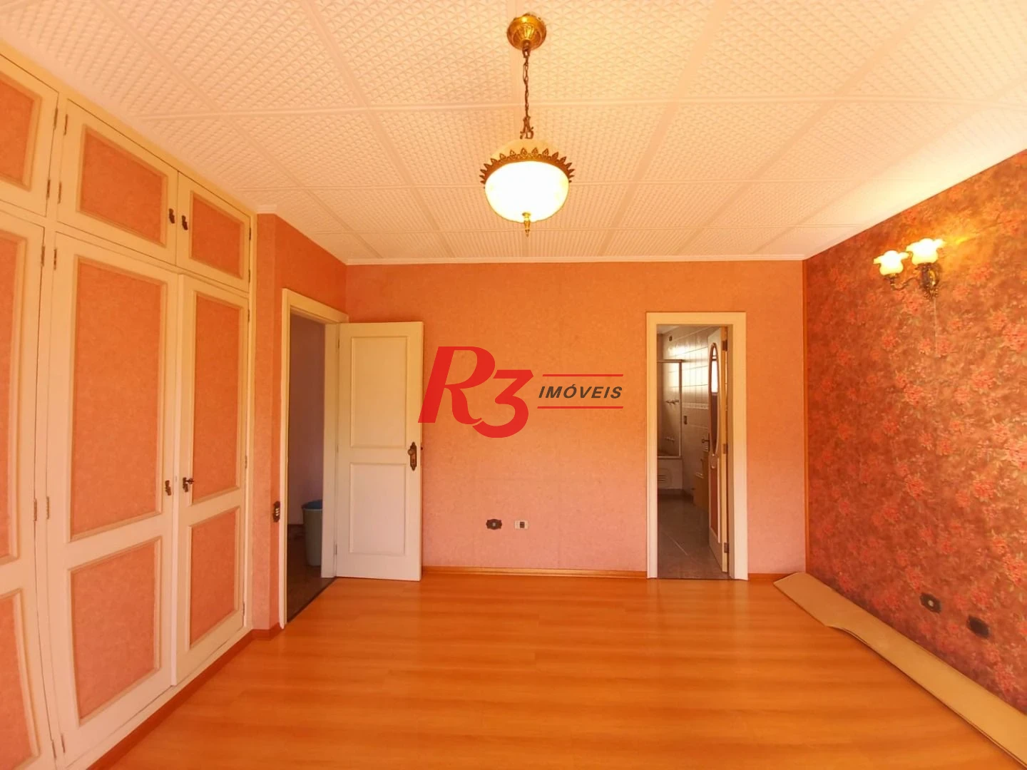 Sobrado com 3 dormitórios à venda, 131 m² por R$ 980.000,00 - Boqueirão - Santos/SP