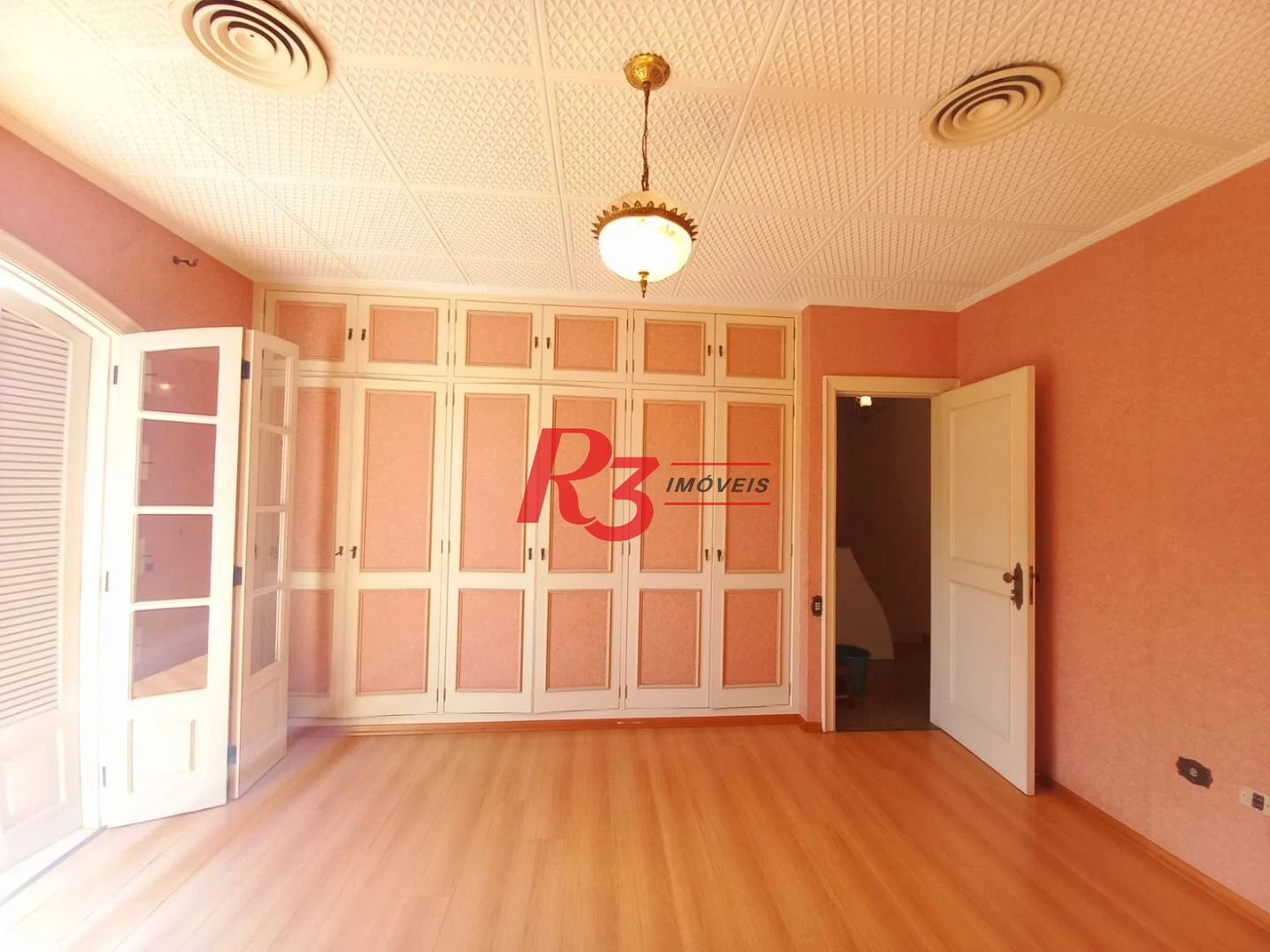 Sobrado com 3 dormitórios à venda, 131 m² por R$ 980.000,00 - Boqueirão - Santos/SP