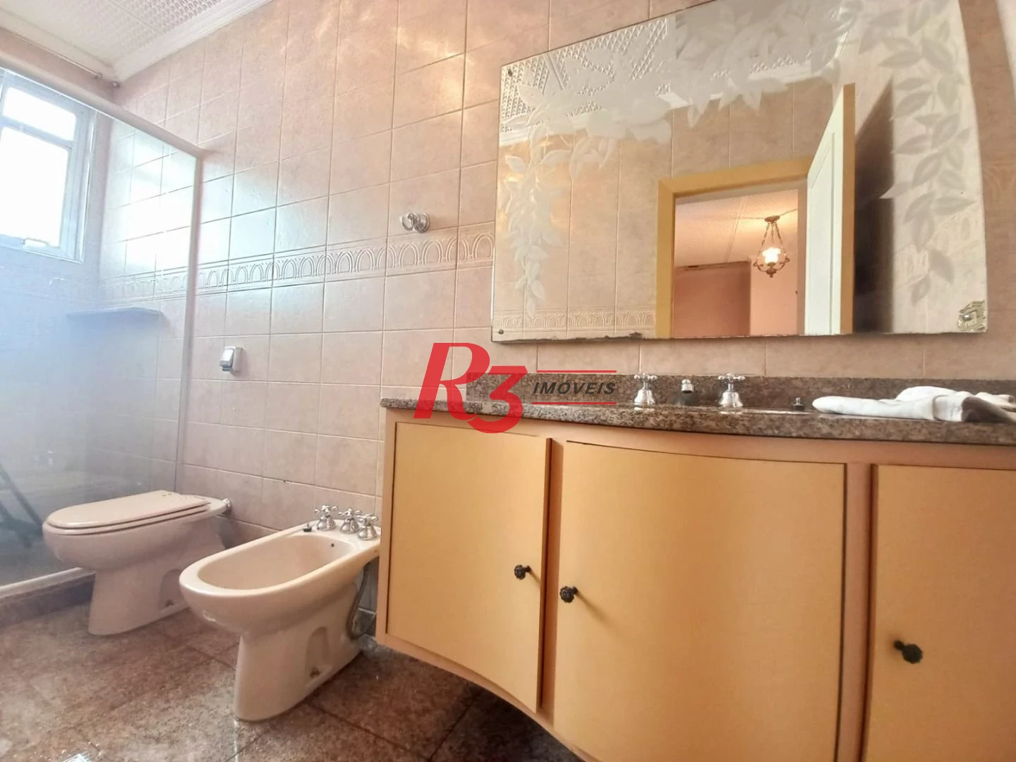 Sobrado com 3 dormitórios à venda, 131 m² por R$ 980.000,00 - Boqueirão - Santos/SP