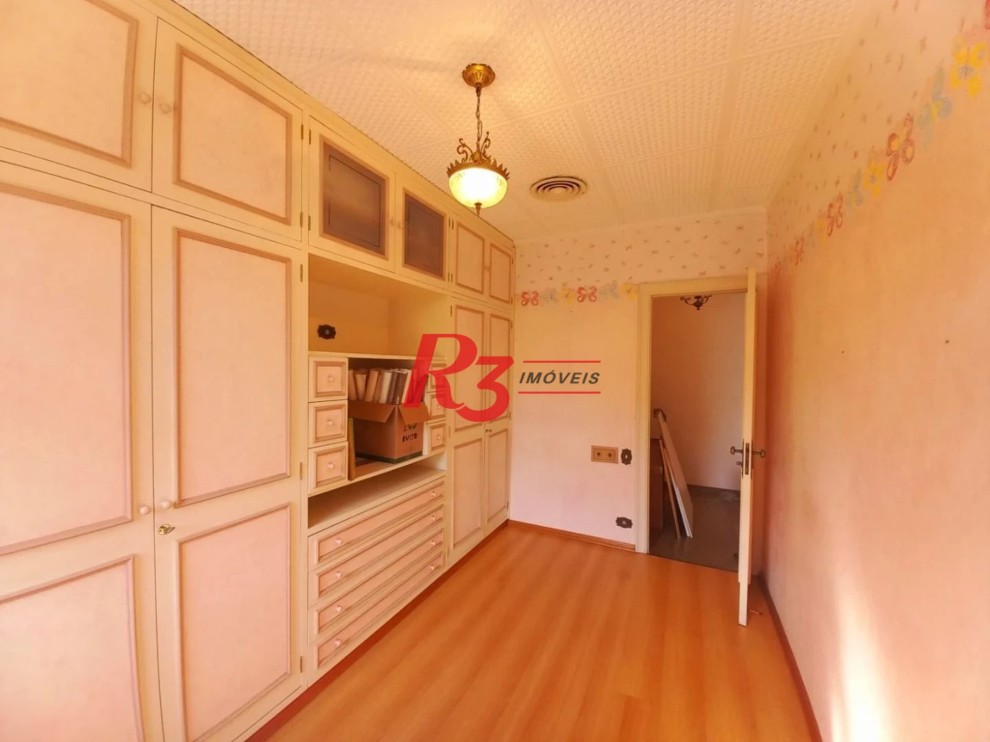 Sobrado com 3 dormitórios à venda, 131 m² por R$ 980.000,00 - Boqueirão - Santos/SP