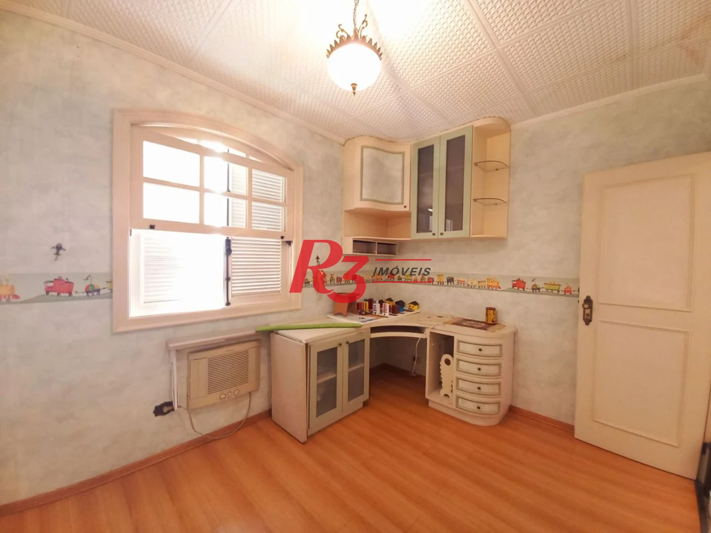 Sobrado com 3 dormitórios à venda, 131 m² por R$ 980.000,00 - Boqueirão - Santos/SP