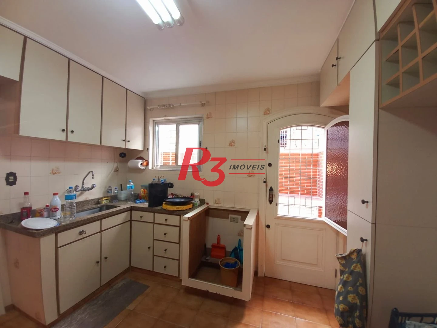 Sobrado com 3 dormitórios à venda, 131 m² por R$ 980.000,00 - Boqueirão - Santos/SP