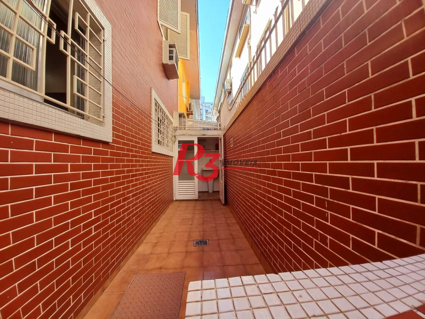 Sobrado com 3 dormitórios à venda, 131 m² por R$ 980.000,00 - Boqueirão - Santos/SP
