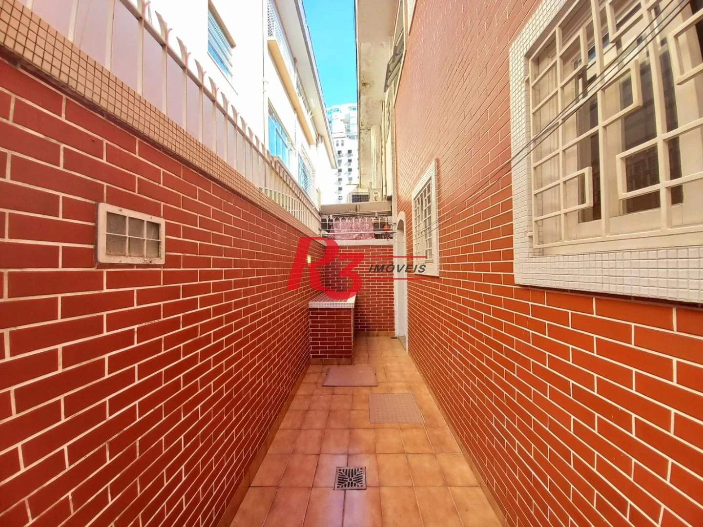 Sobrado com 3 dormitórios à venda, 131 m² por R$ 980.000,00 - Boqueirão - Santos/SP