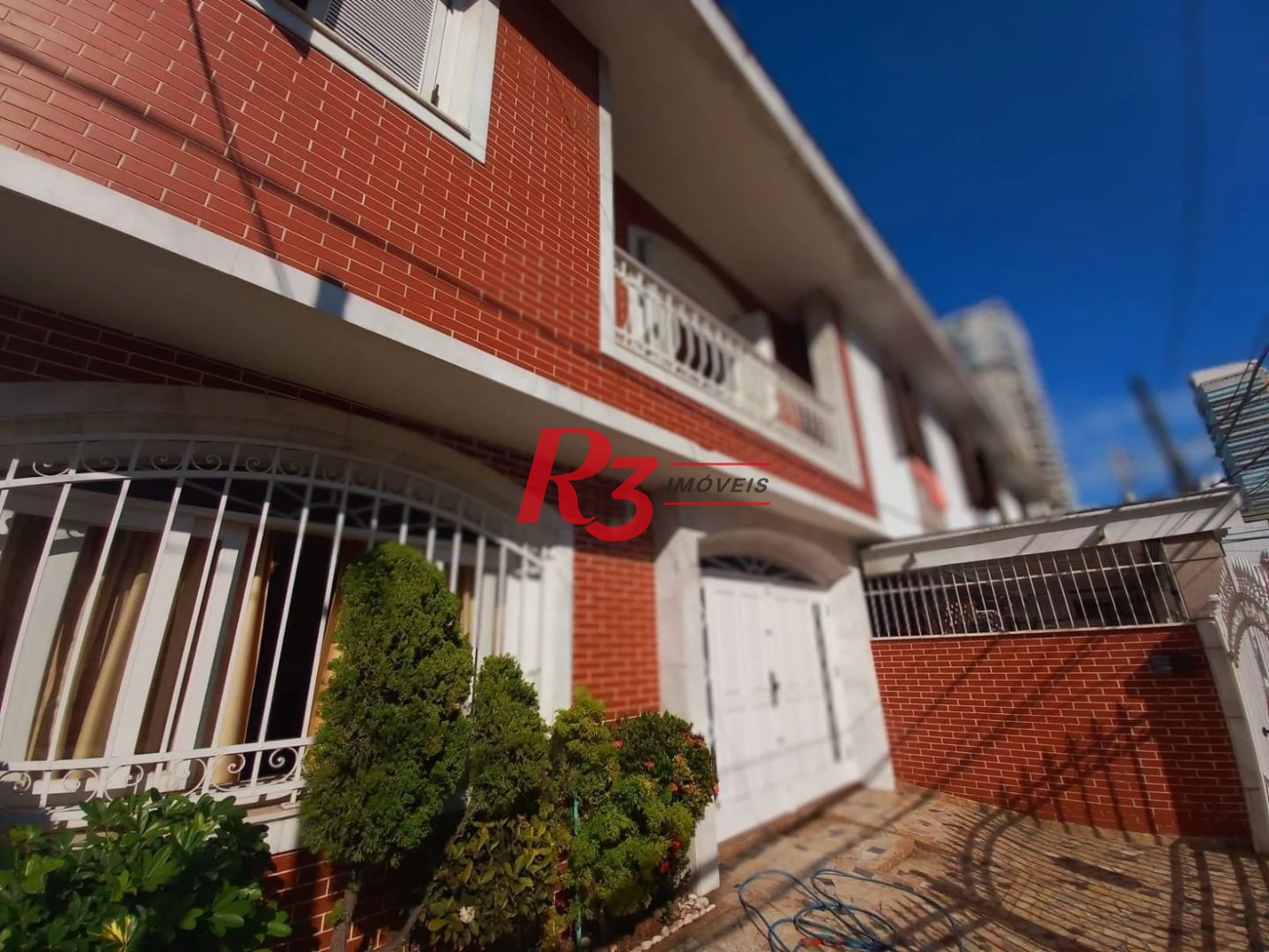 Sobrado com 3 dormitórios à venda, 131 m² por R$ 980.000,00 - Boqueirão - Santos/SP