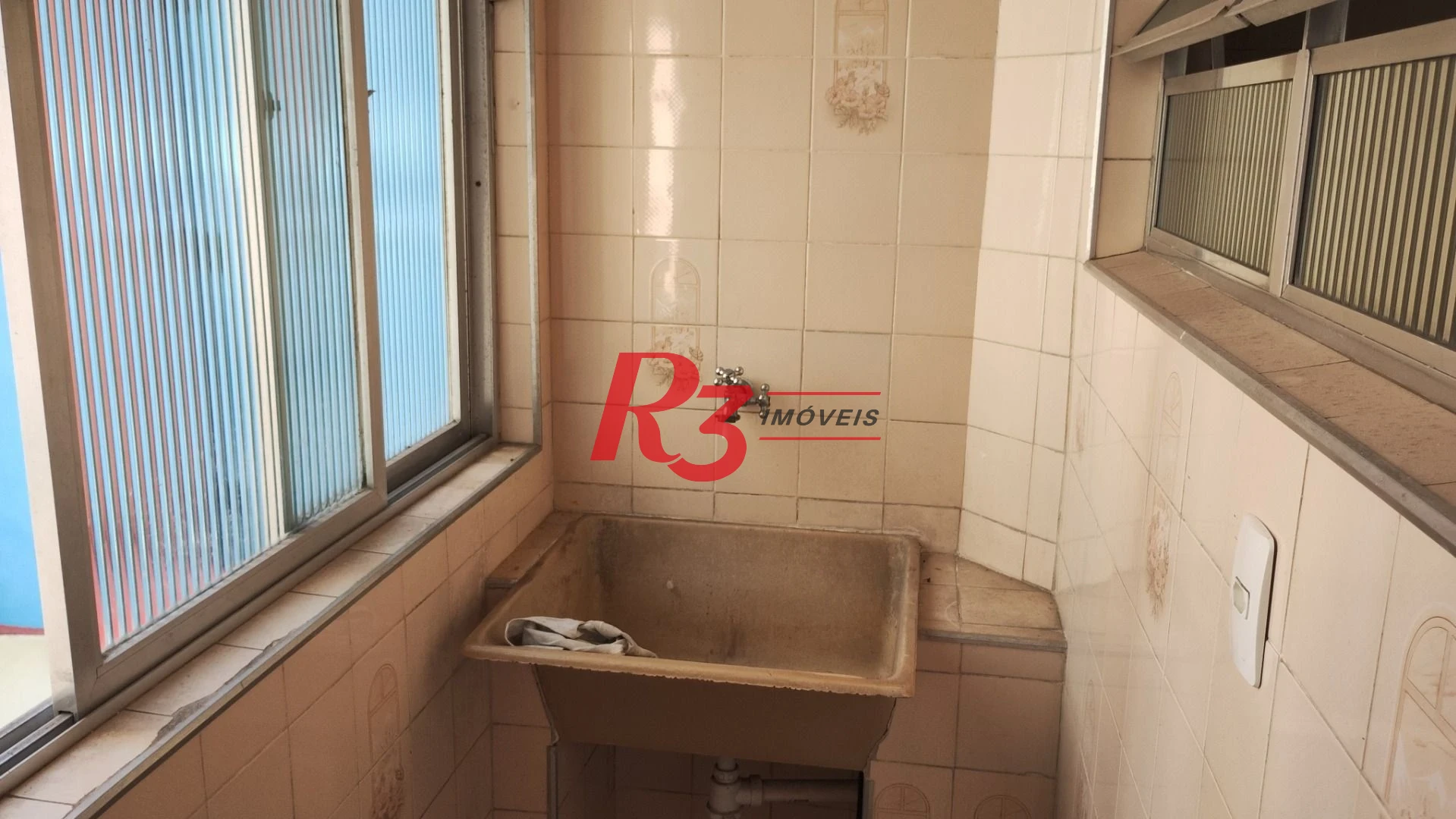 Apartamento com 2 dormitórios à venda, 76 m² por R$ 352.000,00 - Gonzaga - Santos/SP