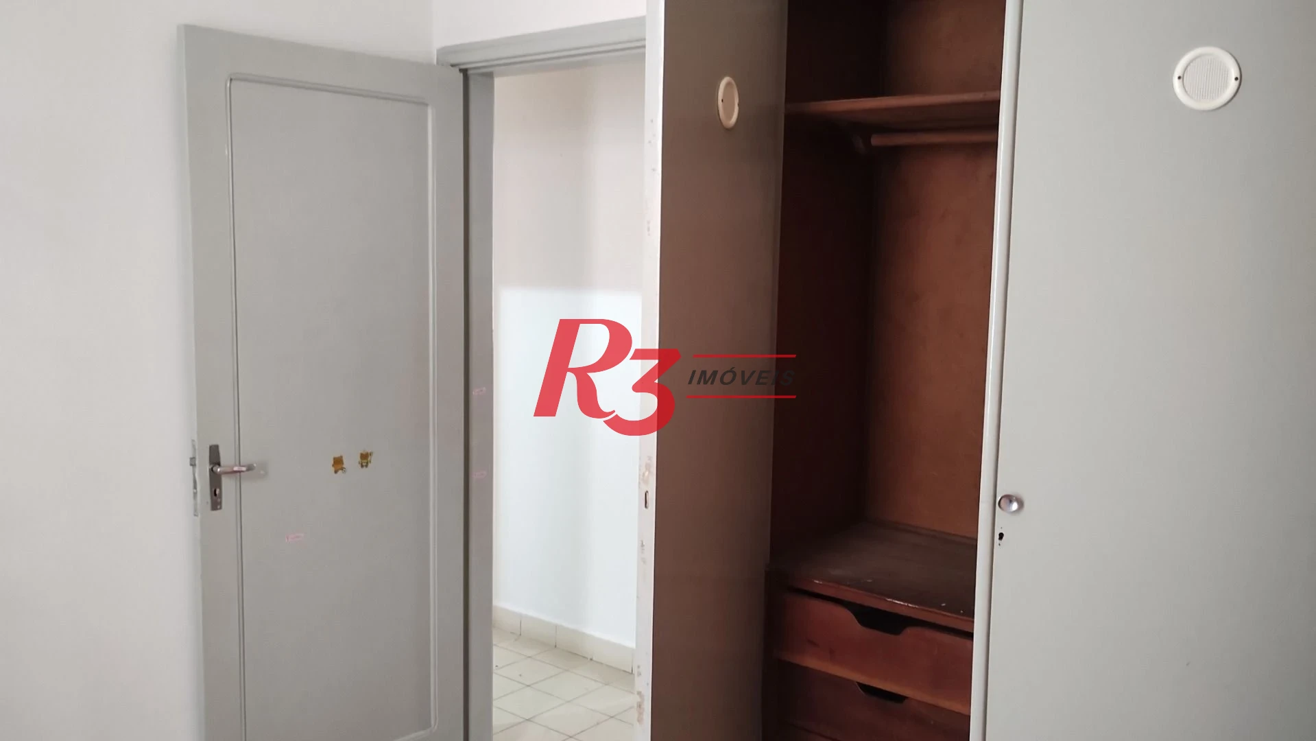 Apartamento com 2 dormitórios à venda, 76 m² por R$ 352.000,00 - Gonzaga - Santos/SP