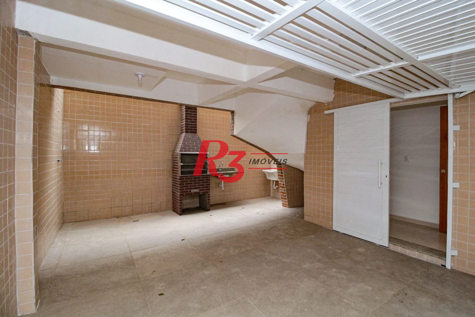 Sobrado com 2 dormitórios à venda, 103 m² por R$ 690.000 - Campo Grande - Santos/SP