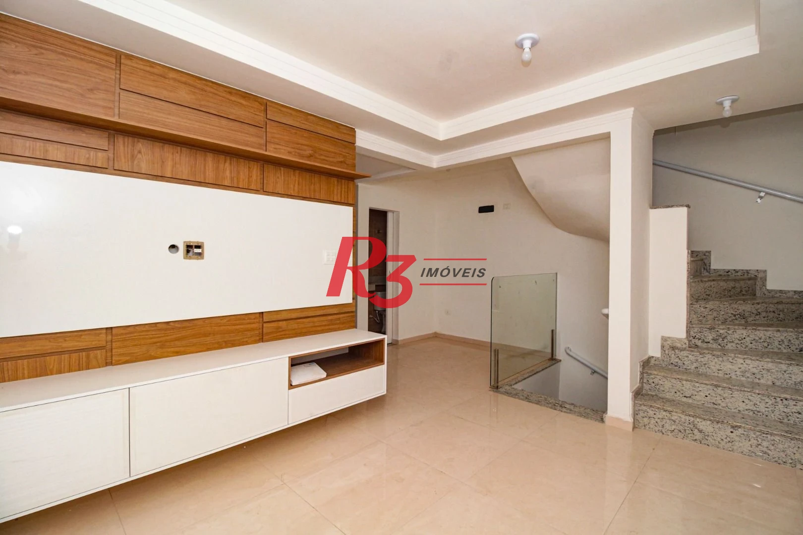 Sobrado com 2 dormitórios à venda, 103 m² por R$ 690.000 - Campo Grande - Santos/SP