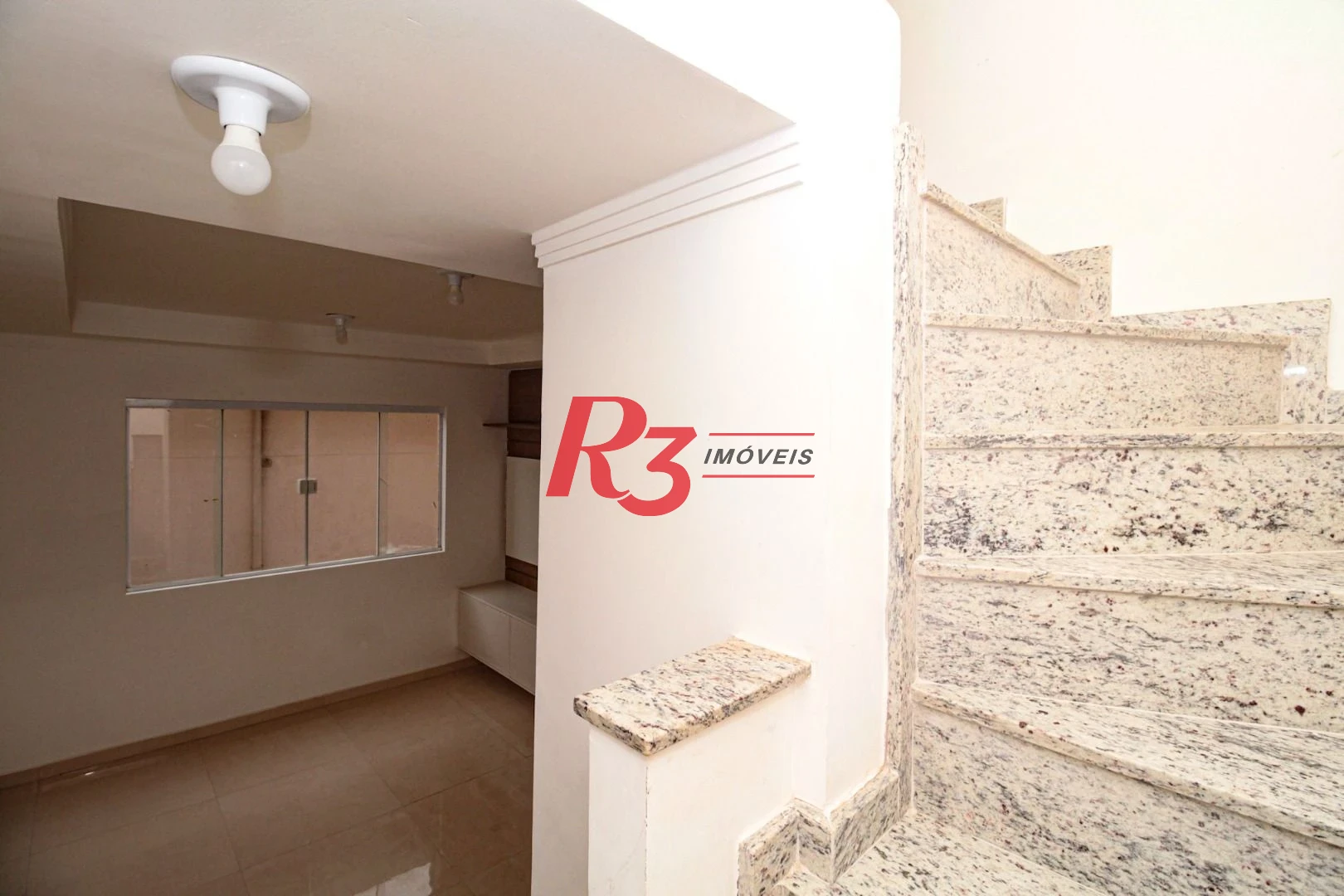 Sobrado com 2 dormitórios à venda, 103 m² por R$ 690.000 - Campo Grande - Santos/SP
