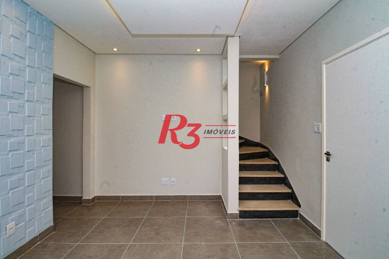 Sobrado à venda, 140 m² por R$ 648.000,00 - Marapé - Santos/SP