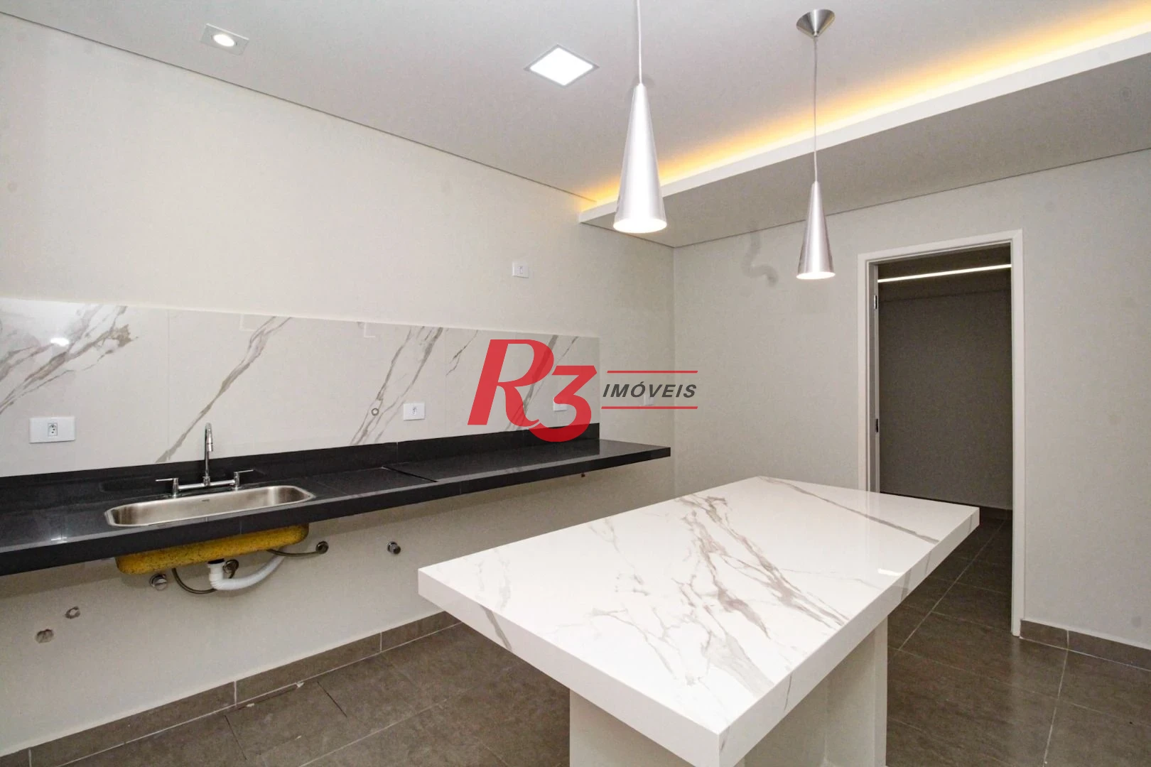 Sobrado à venda, 140 m² por R$ 648.000,00 - Marapé - Santos/SP