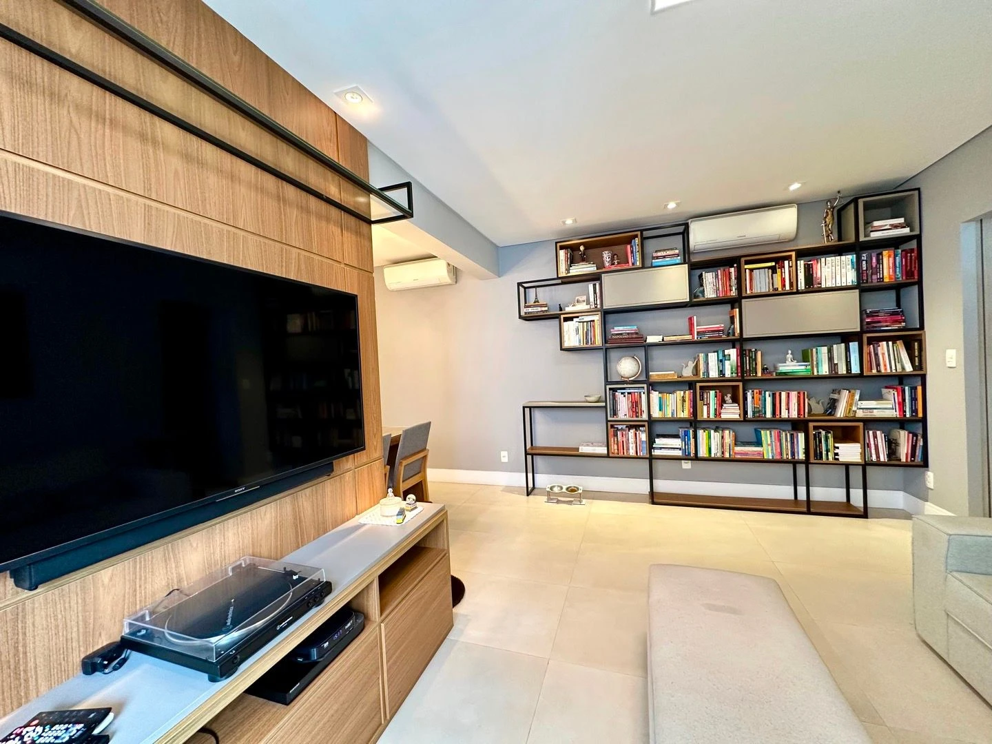 Apartamento com 2 dormitórios à venda, 82 m² por R$ 1.070.000,00 - Gonzaga - Santos/SP