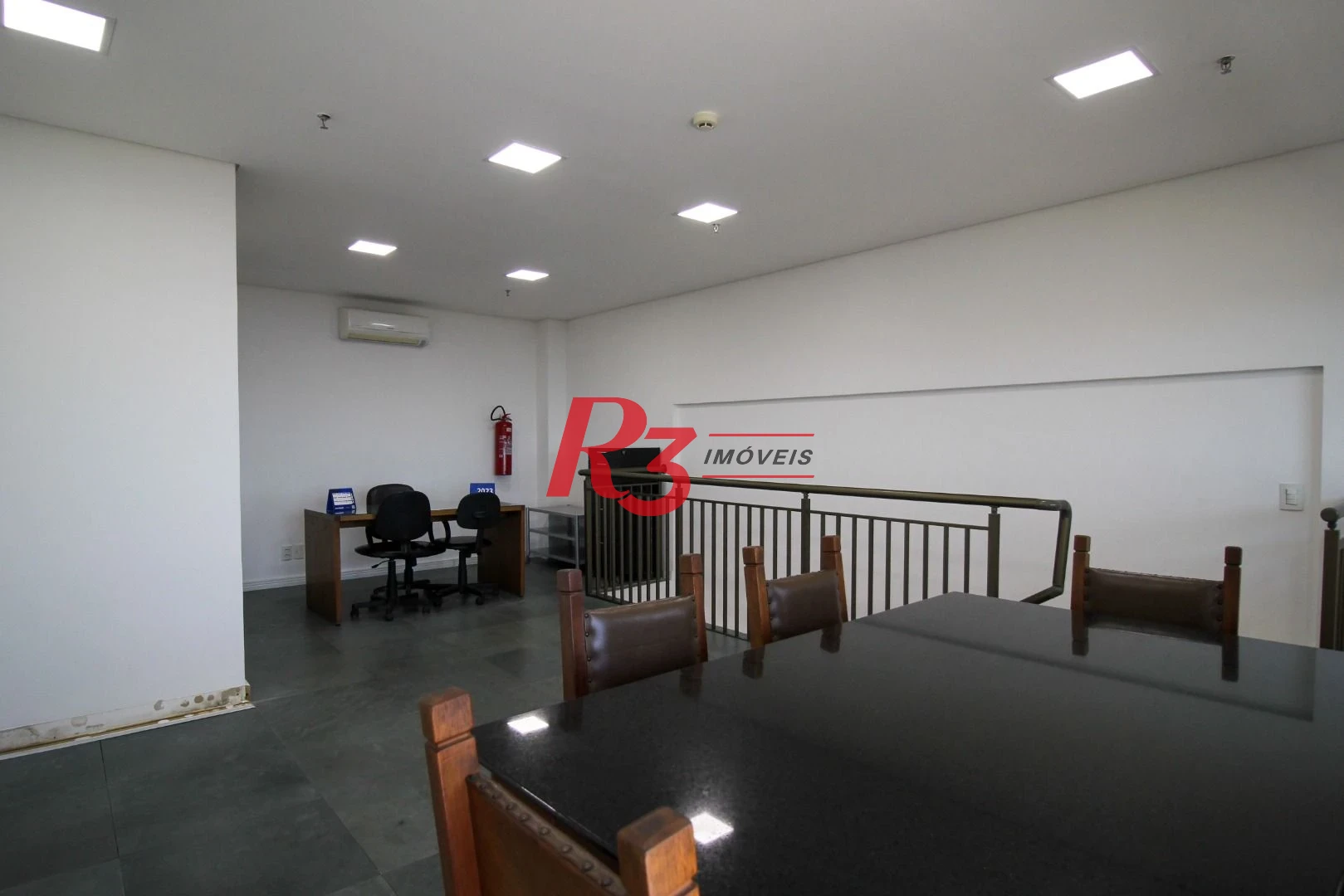 Sala à venda, 98 m² por R$ 650.000,00 - Valongo - Santos/SP