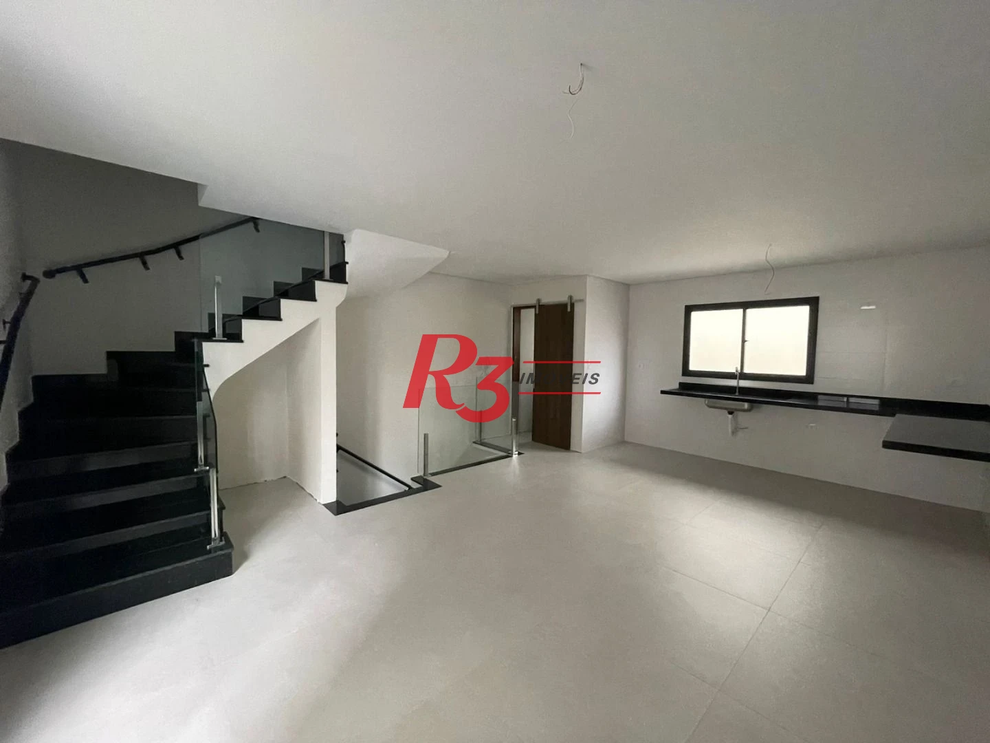Village com 2 dormitórios à venda, 88 m² por R$ 820.000,00 - Ponta da Praia - Santos/SP