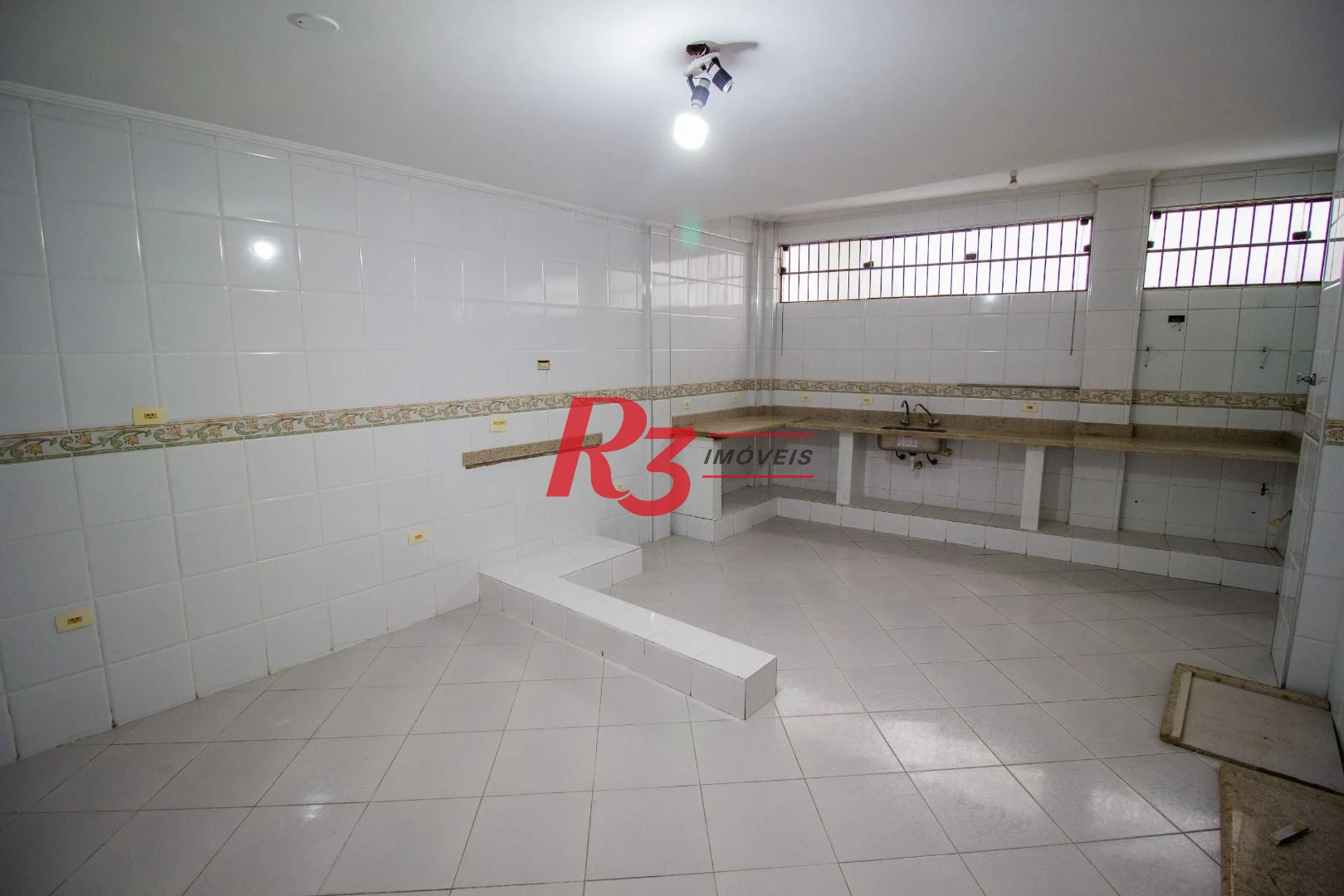 Casa com 4 dormitórios para alugar, 385 m² por R$ 20.934,21/mês - Ponta da Praia - Santos/SP