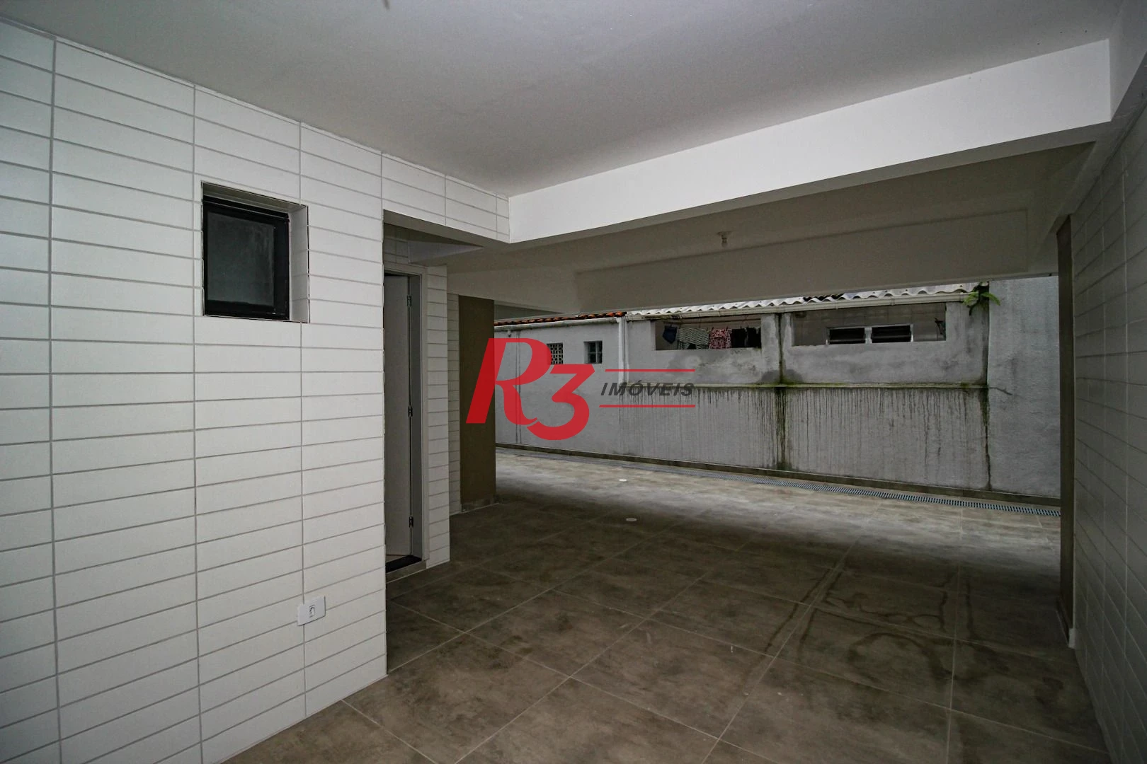 Sobrado triplex  à venda  em villagio no bairro do Macuco. 94 m², 2 suítes, vaga para carro e moto e espaço com churrasqueira.