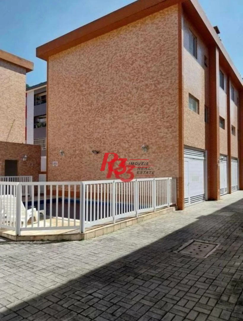 Linda casa mobiliada em Vilaggio, 2 suítes, garagem fechada, churrasqueira individual, piscina e salão de festas.
