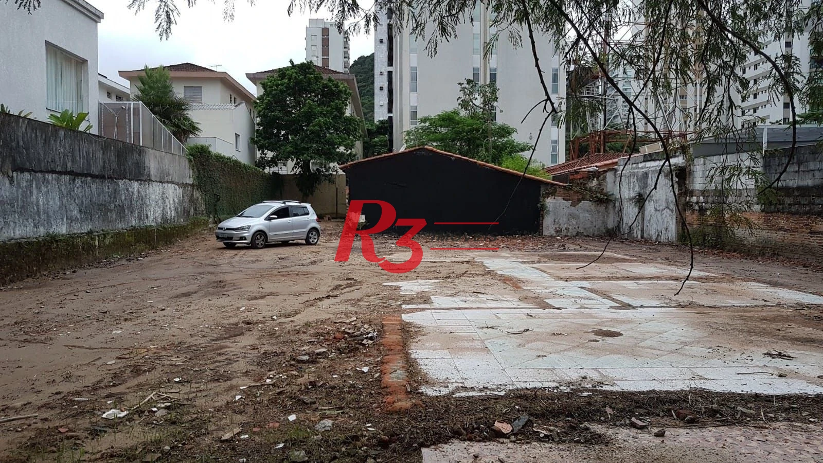 Terreno para alugar, 654 m² por R$ 10.998,74/mês - Centro - Guarujá/SP