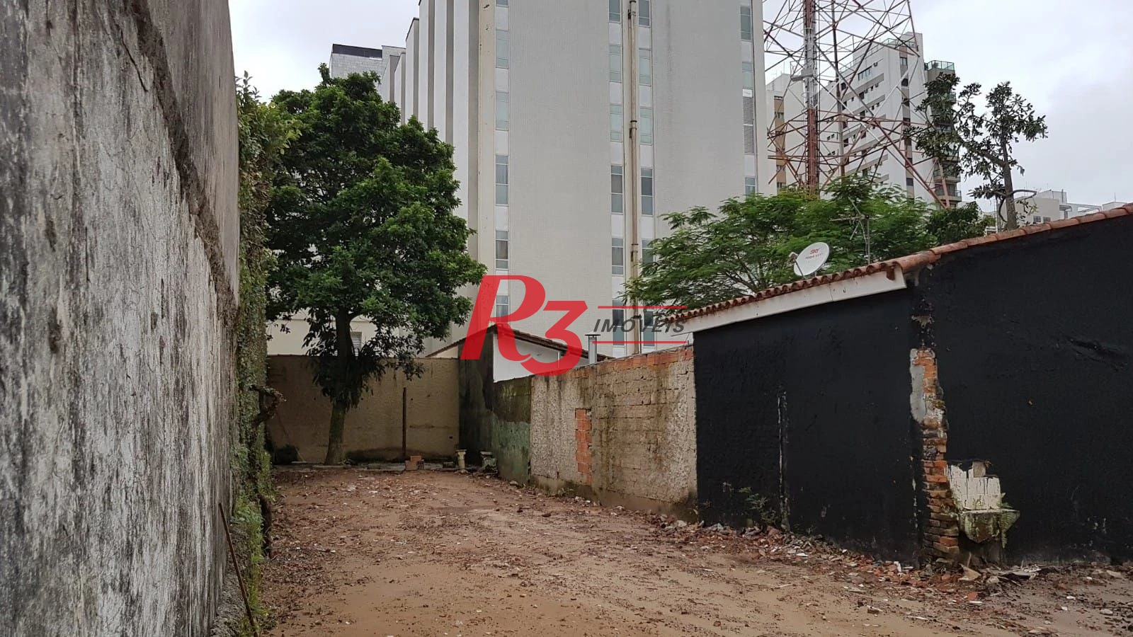 Terreno para alugar, 654 m² por R$ 10.998,74/mês - Centro - Guarujá/SP