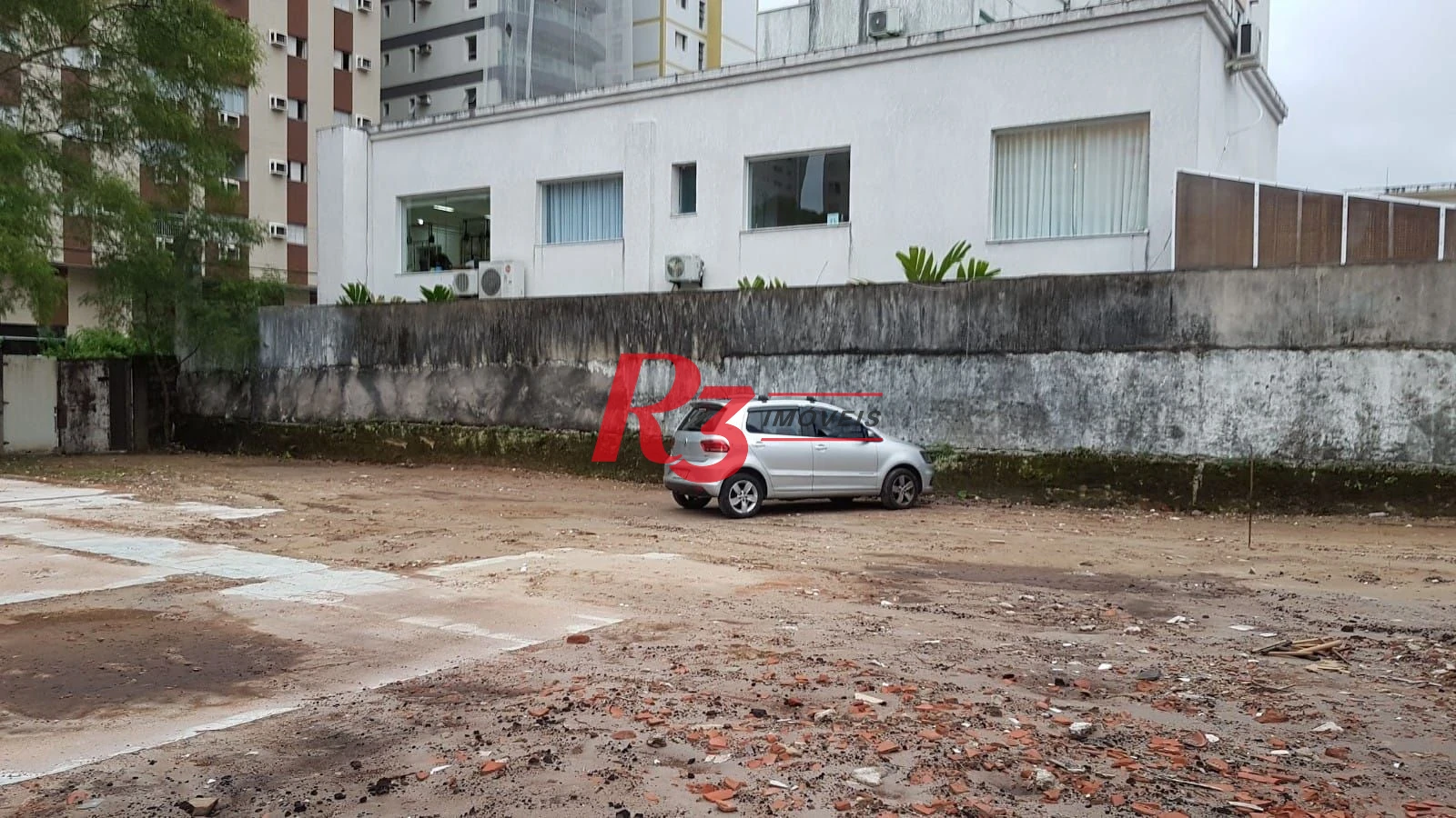Terreno para alugar, 654 m² por R$ 10.998,74/mês - Centro - Guarujá/SP