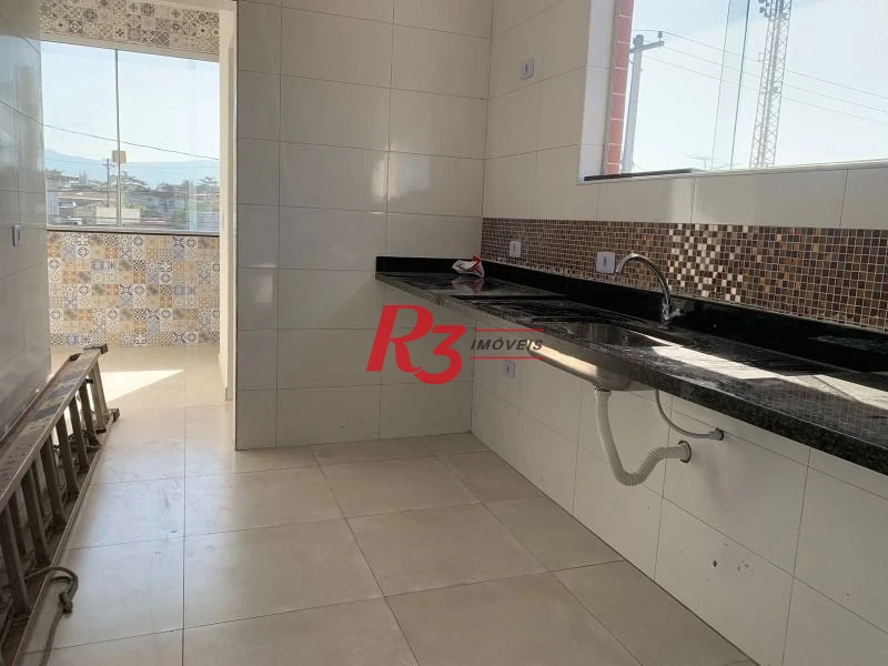 Casa com 2 dormitórios à venda, 72 m² por R$ 320.000,00 - Chico de Paula - Santos/SP