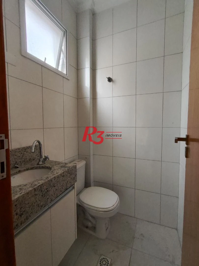 SOBREPOSTA TÉRREA ISOLADA QUINTAL  com 3 SUÍTES, 2 VAGAS à venda, 123 m² por R$ 950.000 - Ponta da Praia - Santos/SP