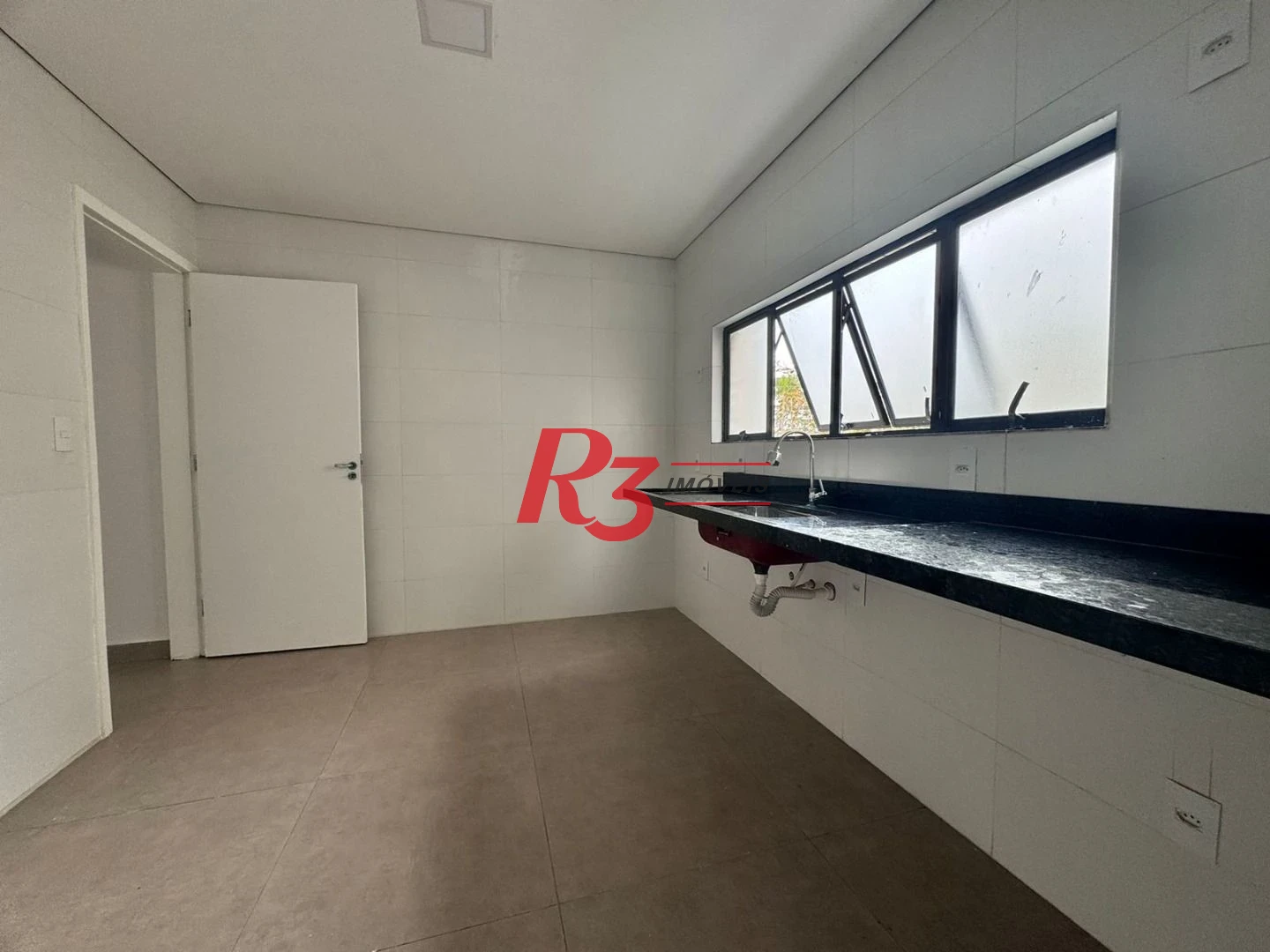 Sobrado com 3 dormitórios à venda, 140 m² por R$ 890.000,00 - Balneário Cidade Atlântica - Guarujá/SP
