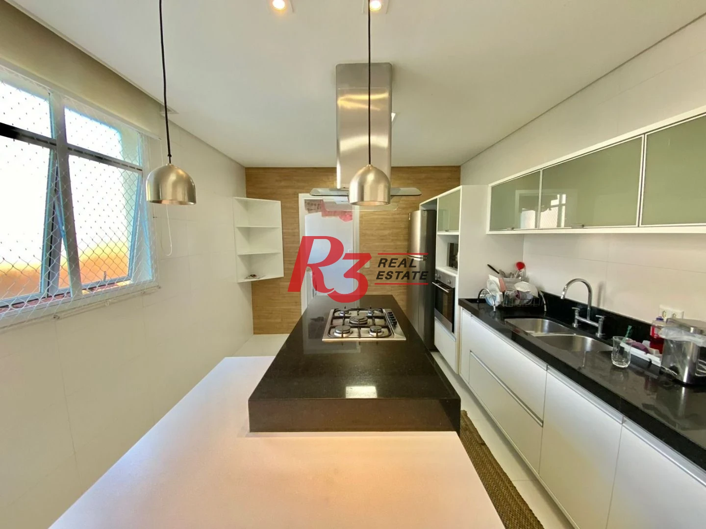 Casa com 3 dormitórios, 300 m² - venda por R$ 1.990.000,00 ou aluguel por R$ 10.200,01/mês - Embaré - Santos/SP