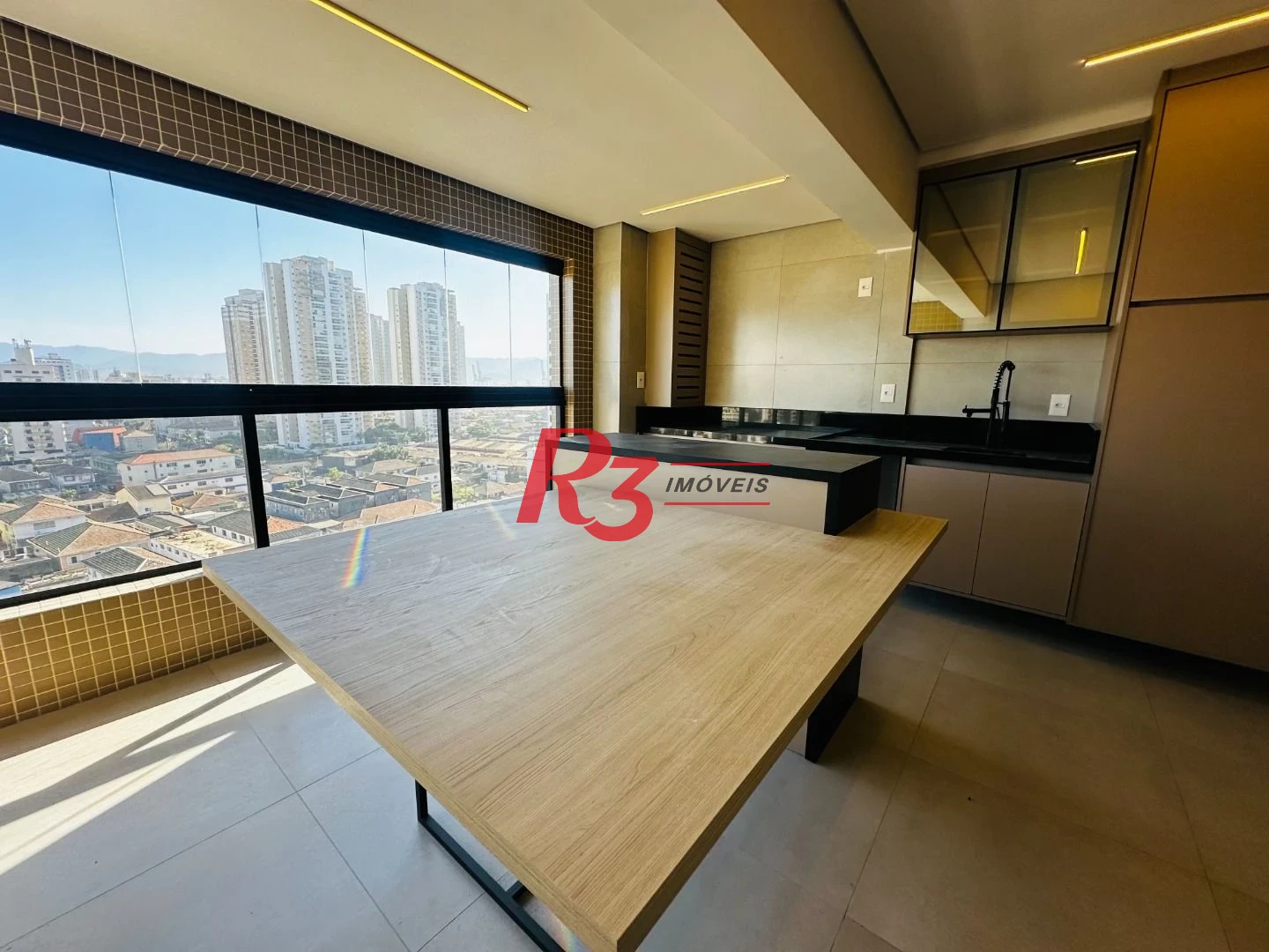 Apartamento com 2 dormitórios à venda, 65 m² por R$ 1.070.000,00 - Ponta da Praia - Santos/SP